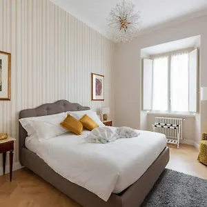 https://colosseum-10steps-away-marco-aurelio-luxury-house.it-romehotels.com